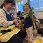 本日は栄縁さん @eien.kagoshima による食育の日でした 今回は野菜スタンプでクリスマスカード 作りを行いました~ 今回は栄縁さんと一緒に来園した 学生さんのご協力もいただきながら にぎやかな時間となりました