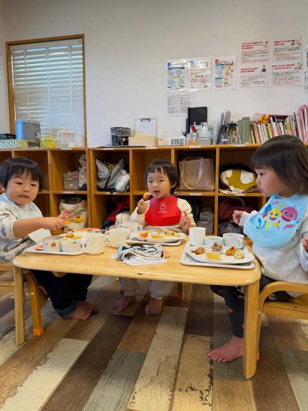 今日は誕生会とお別れ会の日でした