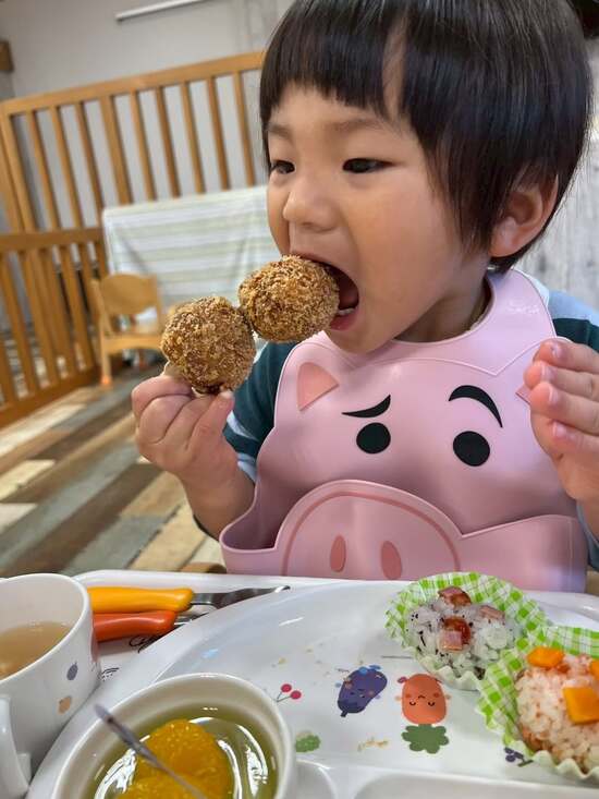 誕生日会 てづくりランチ カツは程よい大きさに