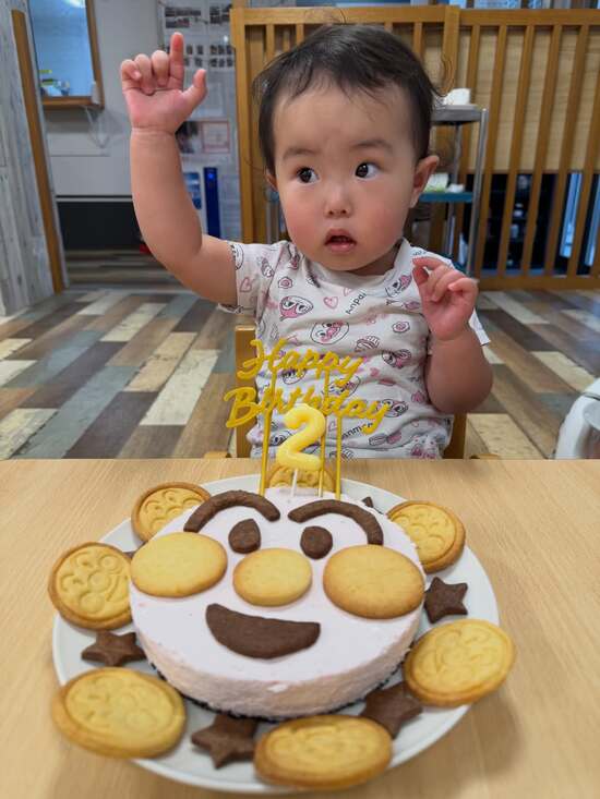 今回の誕生日ケーキは、、、😍「いちごムースケーキとアンパンマンクッキー」✨
ケーキもクッキーもあっというまに
完食でした~!!
